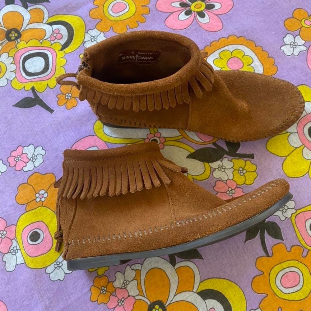 BNWOT Minnetonka Brown Leather Suede Fringe Moccasins Womens 6 5.5